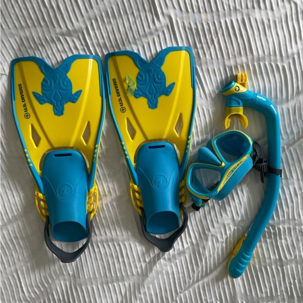Swim Kids Blue and Yellow Snorkel Set diving